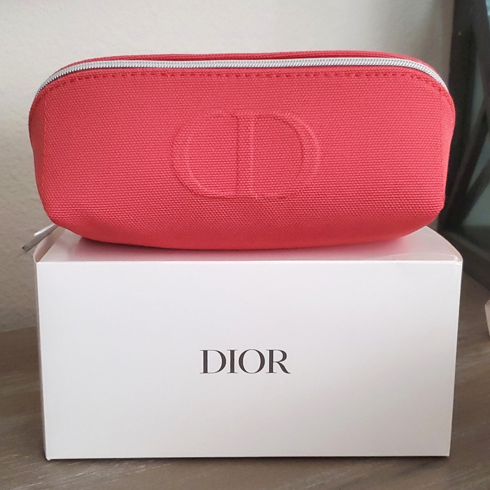 Brand New in box beautiful pink 💗 DIOR MKUP BAG POUCH textured pink Dior